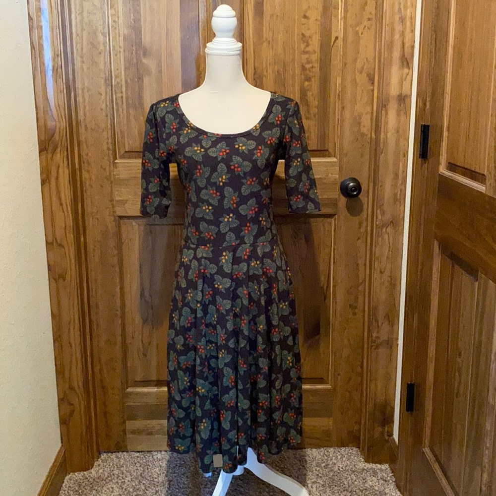 Pre-owned LuLaRoe Large Nicole dress.